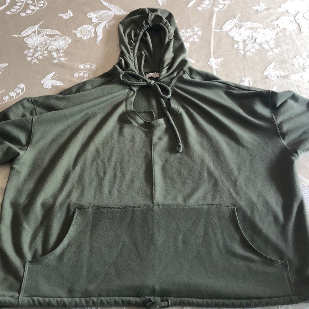 Green sweatshirt crop top